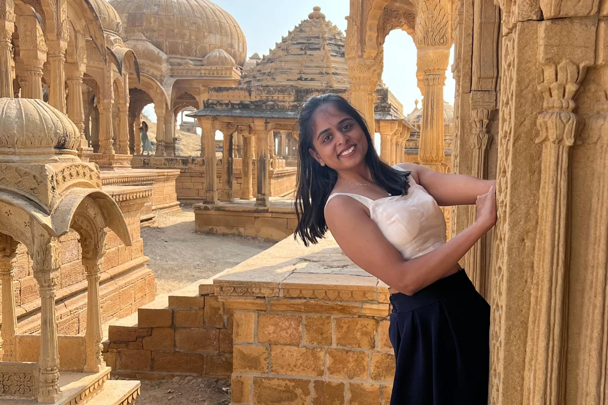 Solo female traveler exploring Jaisalmer Fort – Rajasthan Golden City travel guide