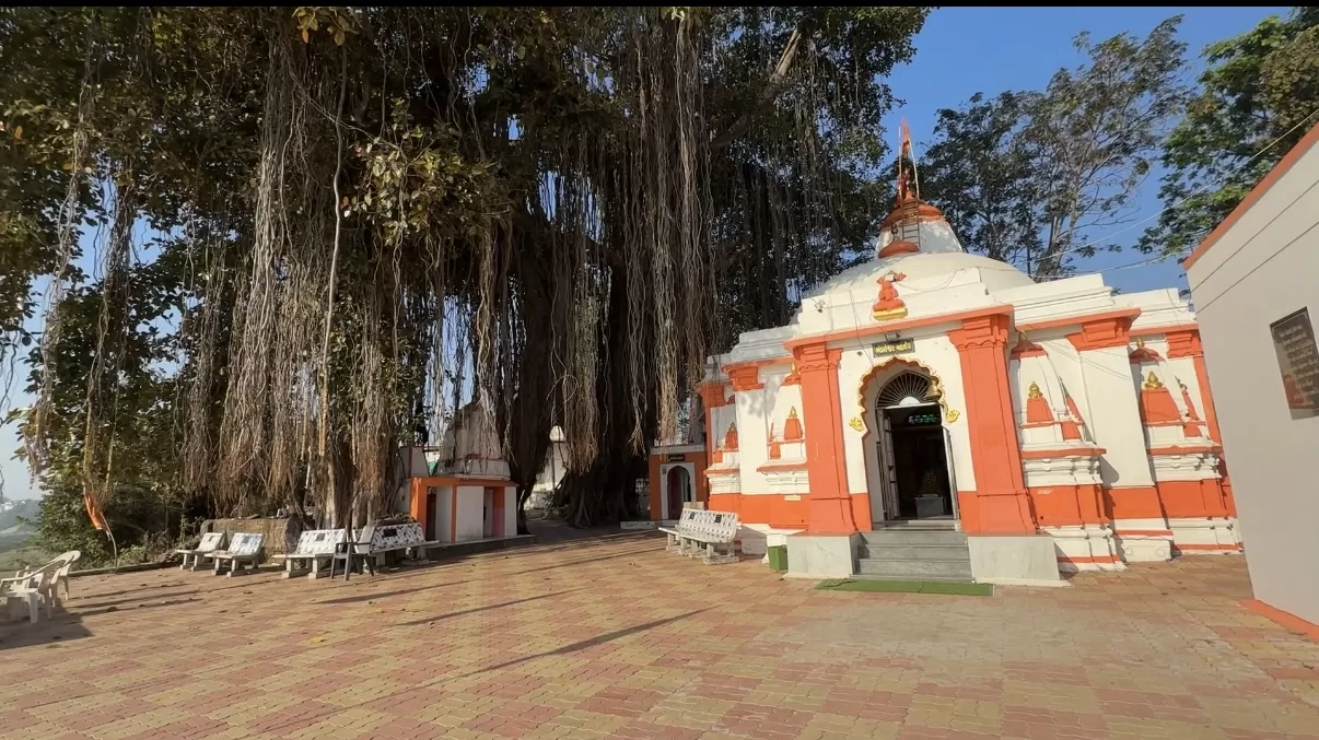 Shri Bhandareshwar Mahadev Temple in Haripura Sinor Vadodara near Narmada river with banyan tree and peaceful surroundings